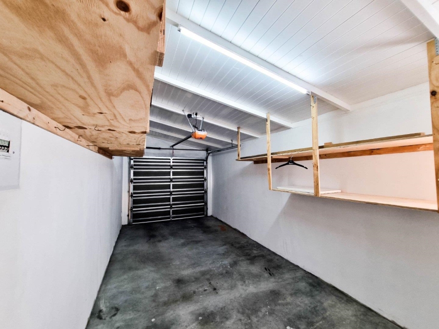 2 Bedroom Property for Sale in Sandbaai Western Cape